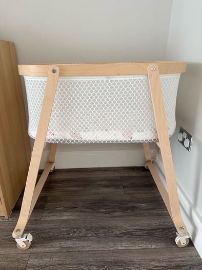 Ikea bassinet on wheels