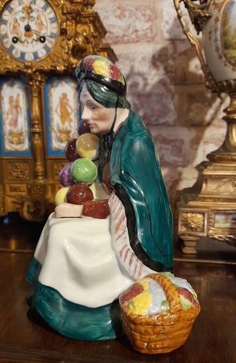 The Old Balloon Seller figurine