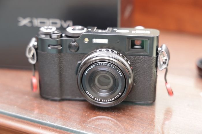Fujifilm X100VI fixed lens Camera (Black) - Like new