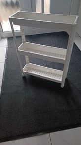 Bathroom shelf on wheels