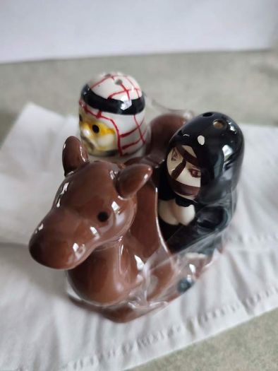 Novelty Cute Middle Eastern Arab Characters Salt & Pepper Cruet Set. On Gamal holder 1x Male Figure + 1x Female Figure. Would Look Great On The Table