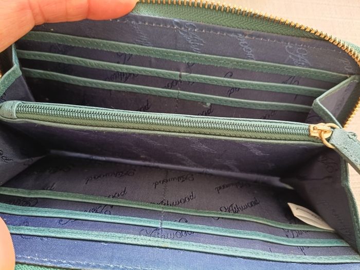 Ashwood Genuine leather purse dark teal sea green colour with gold coloured zipper etc never used in excellent condition with no issues see photos for sizes etc FREE STANDARD POSTAGE INCLUDED