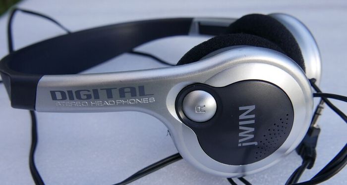 Jwin  Lightweight Heavy Bass Digital Stereo Headphones