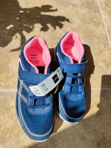 Girls trainers