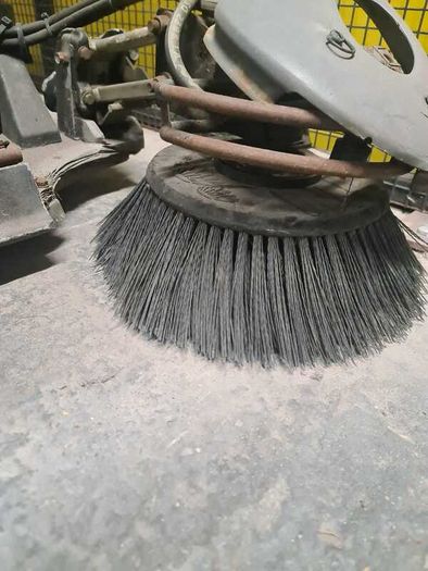 Professional Sweeper Green Machines 414S2D (Starts & Runs, Needs TLC)