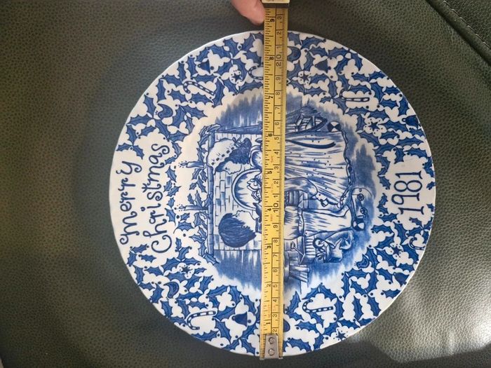 Vintage 1981 "Merry Christmas" Plate