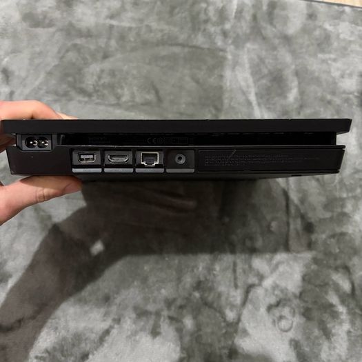 Sony PlayStation 4 Slim 1TB CUH-2216B + Official DualShock 4 Controller