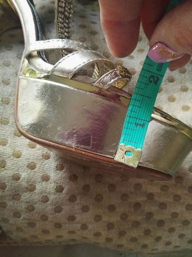 Tom And Eva Gold Sandals