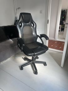 Black desk chair