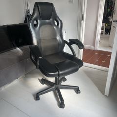 Black desk chair