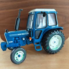 Britains 1:32  Ford Tractor
