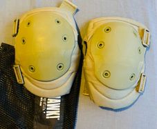 Original UK Army Blackhawk Knee Pads - Size L - Excellent Condition