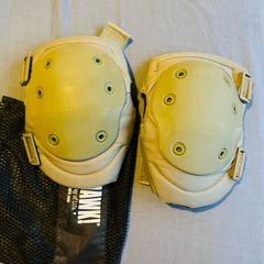 Original UK Army Blackhawk Knee Pads - Size L - Excellent Condition