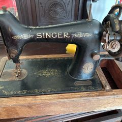 Vintage Singer 99K Sewing machine with Original bentwood cover