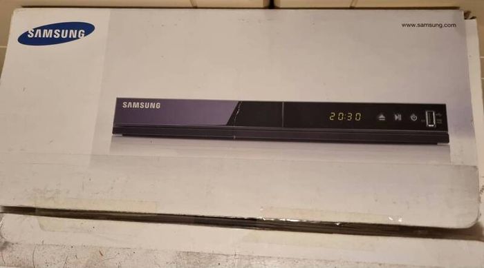 Samsung DVD Player E360 USB Playback With Remote and cables / Tested And Working