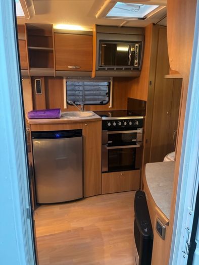 fixed bed caravan