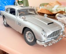 Eaglemoss James Bond Aston Martin DB5 1:8 Scale