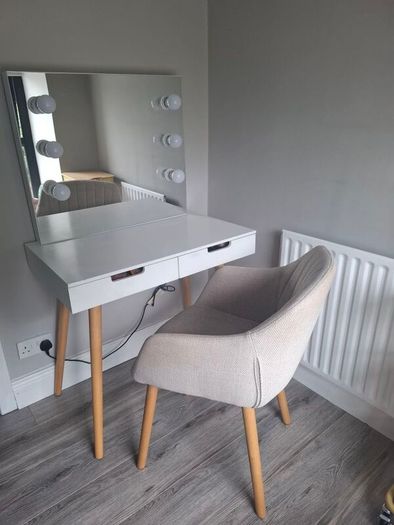 Vanity Table & Hollywood Mirror (+ Chair)
