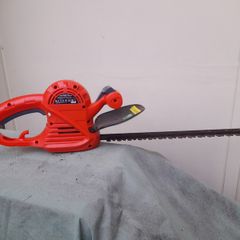 Electric hedge trimmer