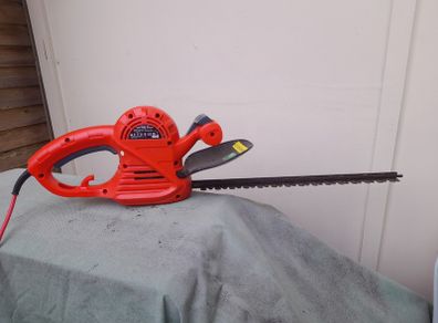 Electric hedge trimmer