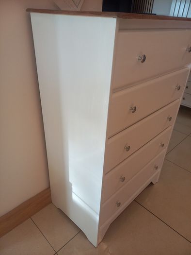 chest of drawers