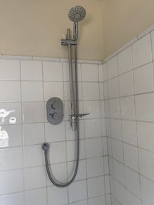 Chrome shower mixer with riser rail and handset