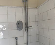 Chrome shower mixer with riser rail and handset