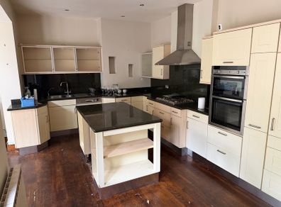Kitchen granite countertops