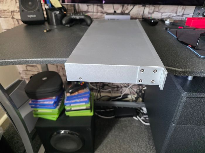 Ubiquiti USW-24-POE