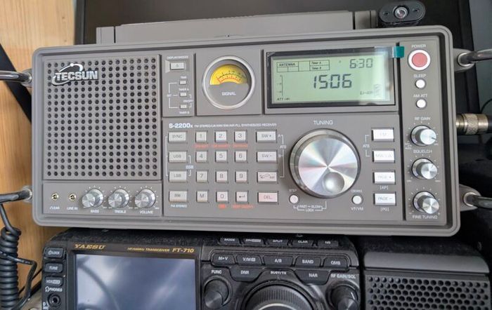 TECSUN S-2200s Receiver