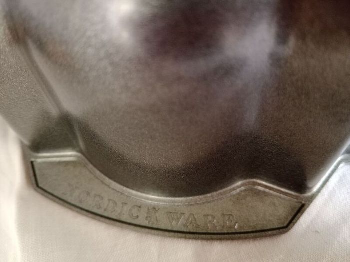 Nordic Ware , Bundt tin , bakeware