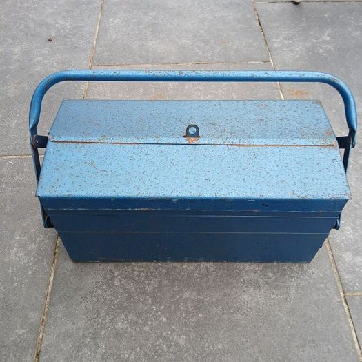 Vintage toolbox. Heavy pressed steel box. Cantilevered.