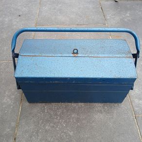 Vintage toolbox. Heavy pressed steel box. Cantilevered.