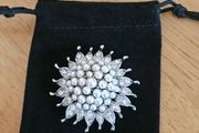 Pearl Brooch / Unworn