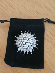 Pearl Brooch / Unworn