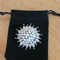 Pearl Brooch / Unworn