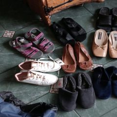 Sandles