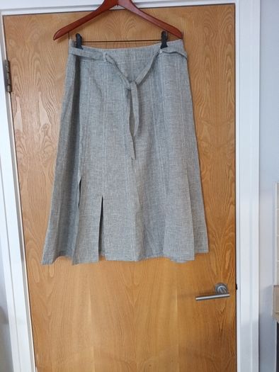 Gelco  Silver Grey Skirt.  S.14.  New - No Tag.