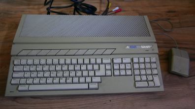 Atari 520st Video Game Keyboard Computer W Mouse  Desktop Vintage (works Well)