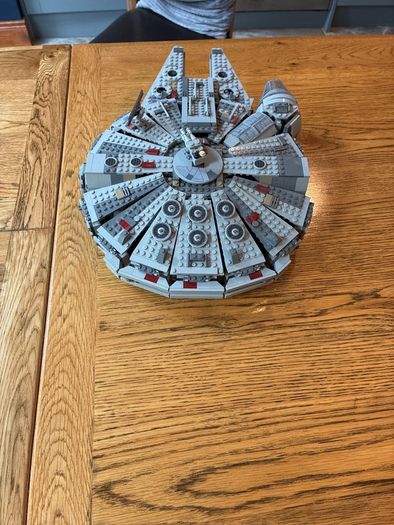 Lego Star Wars milennium falcon 75105