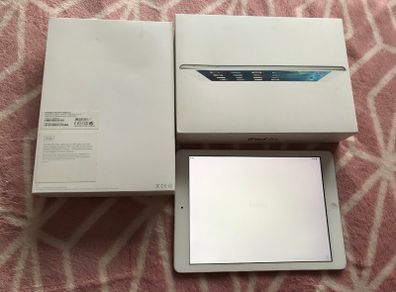 Ipad Air apple+ FREE bundle cases