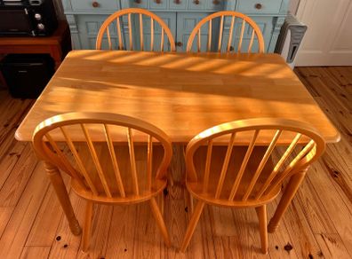 table and 4 chairs