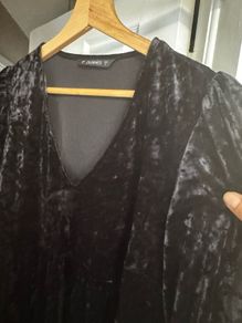 Black velvety peplum top Dunnes stores size S ( EU36/38)