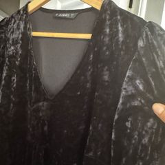 Black velvety peplum top Dunnes stores size S ( EU36/38)
