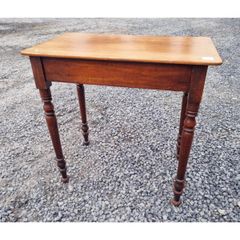 Side Table on Turned Legs KAS870