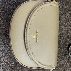 Brand new Michael kors Olive jetset crossbody leather bag