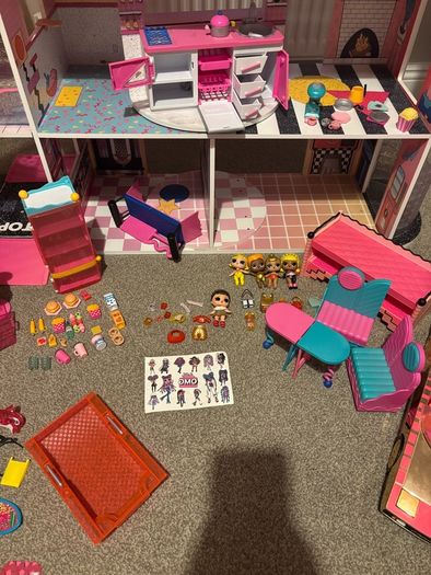 Lol doll house & Extras