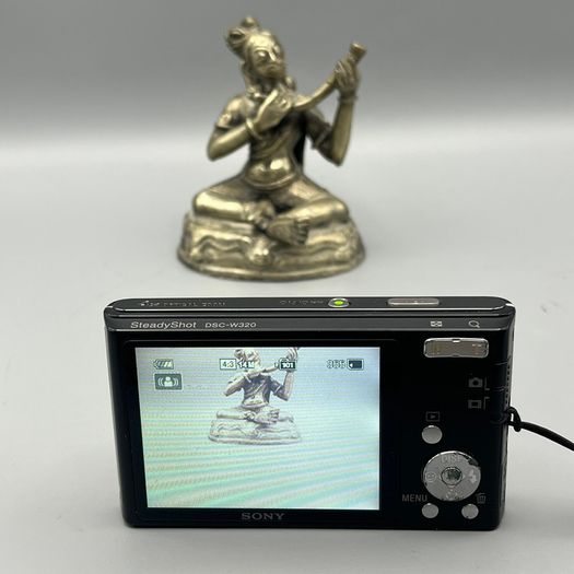 Sony Cyber-shot DSC-W320 14.1MP Digital Camera Black - Full Kit