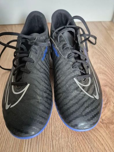 soccer boots, size uk 7