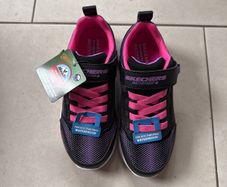 Skechers - Girls black/hot pink waterproof runner - Dynamic tread Journey time